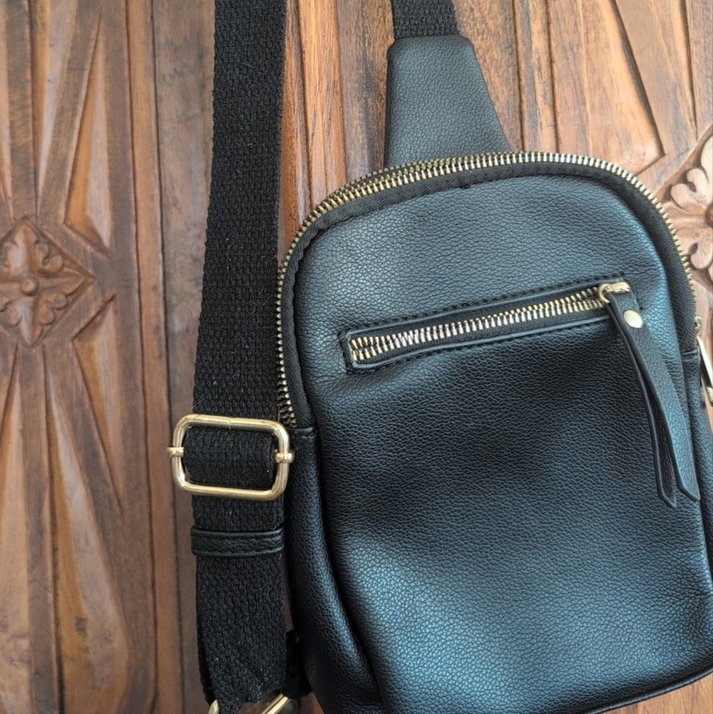 Blush Kiss Cross Body Bag Camera Black - Picture 2 of 4